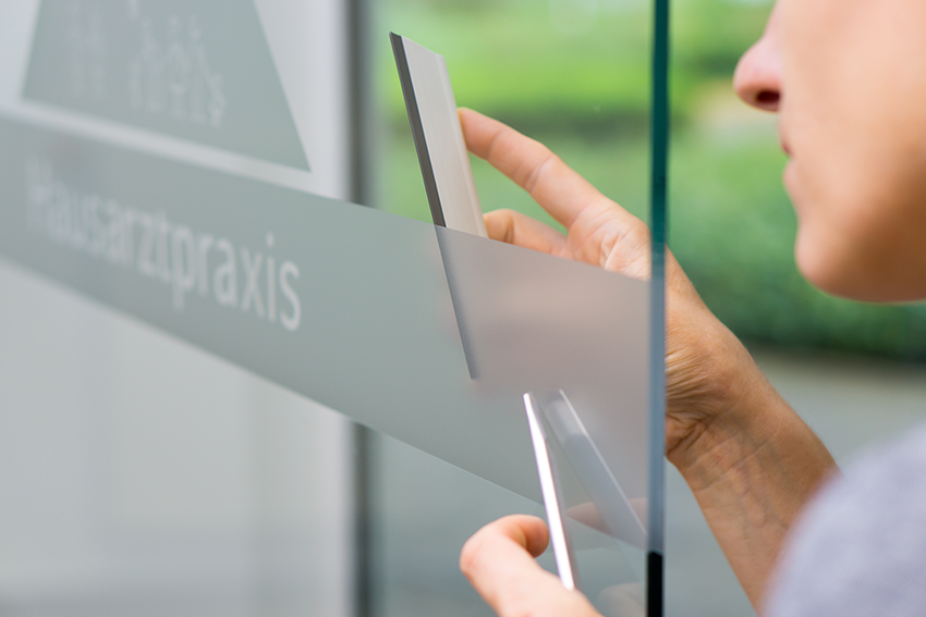 Diskrete Sichtschutzfolierung durch die Mönch Werbetechnik